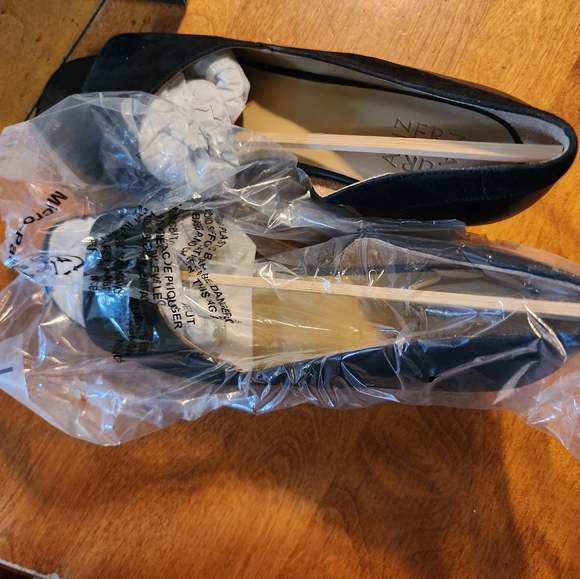 Women's Shoes - Picture 5 of 9